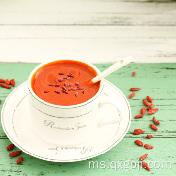 Tumpukan ekstrak Goji Jus dengan serbuk wolfberry